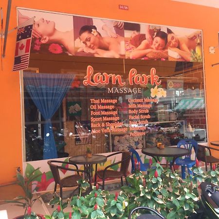 Larn Park Resortel Patong Exterior foto