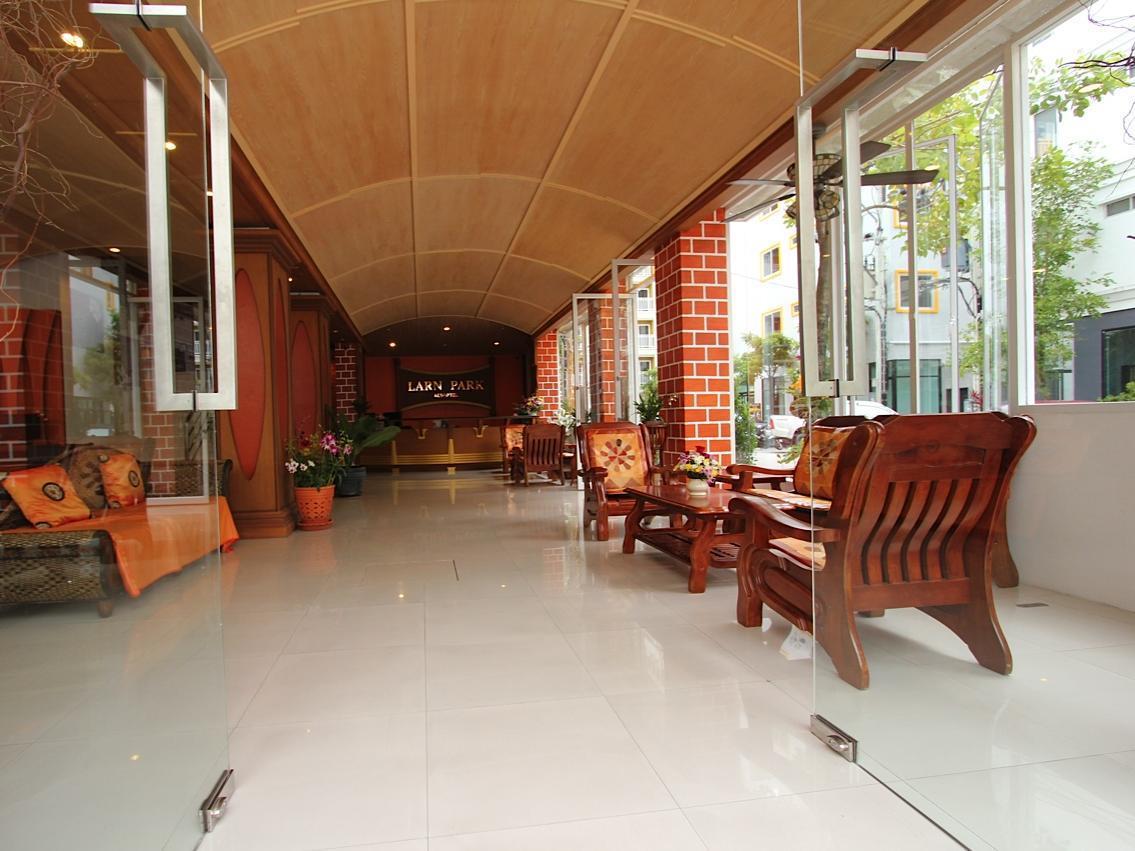 Larn Park Resortel Patong Exterior foto