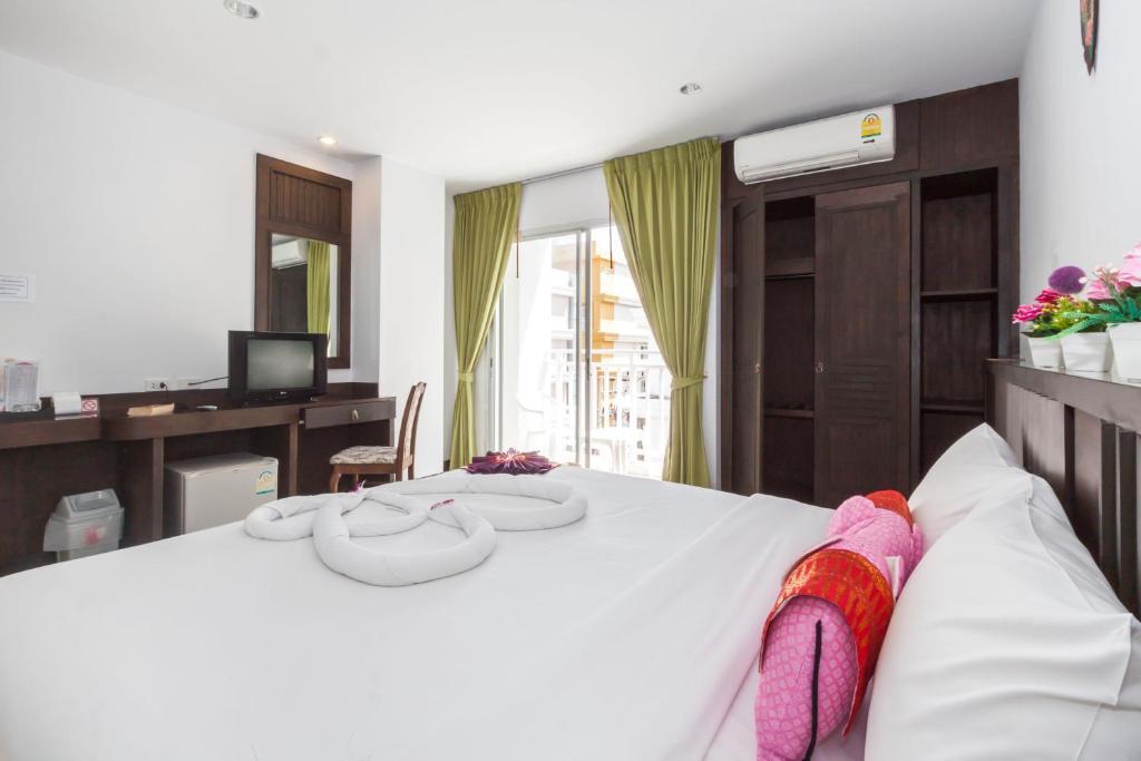 Larn Park Resortel Patong Habitación foto