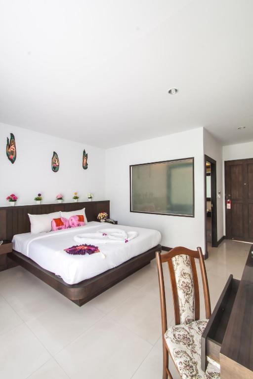 Larn Park Resortel Patong Habitación foto