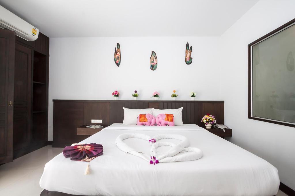 Larn Park Resortel Patong Habitación foto