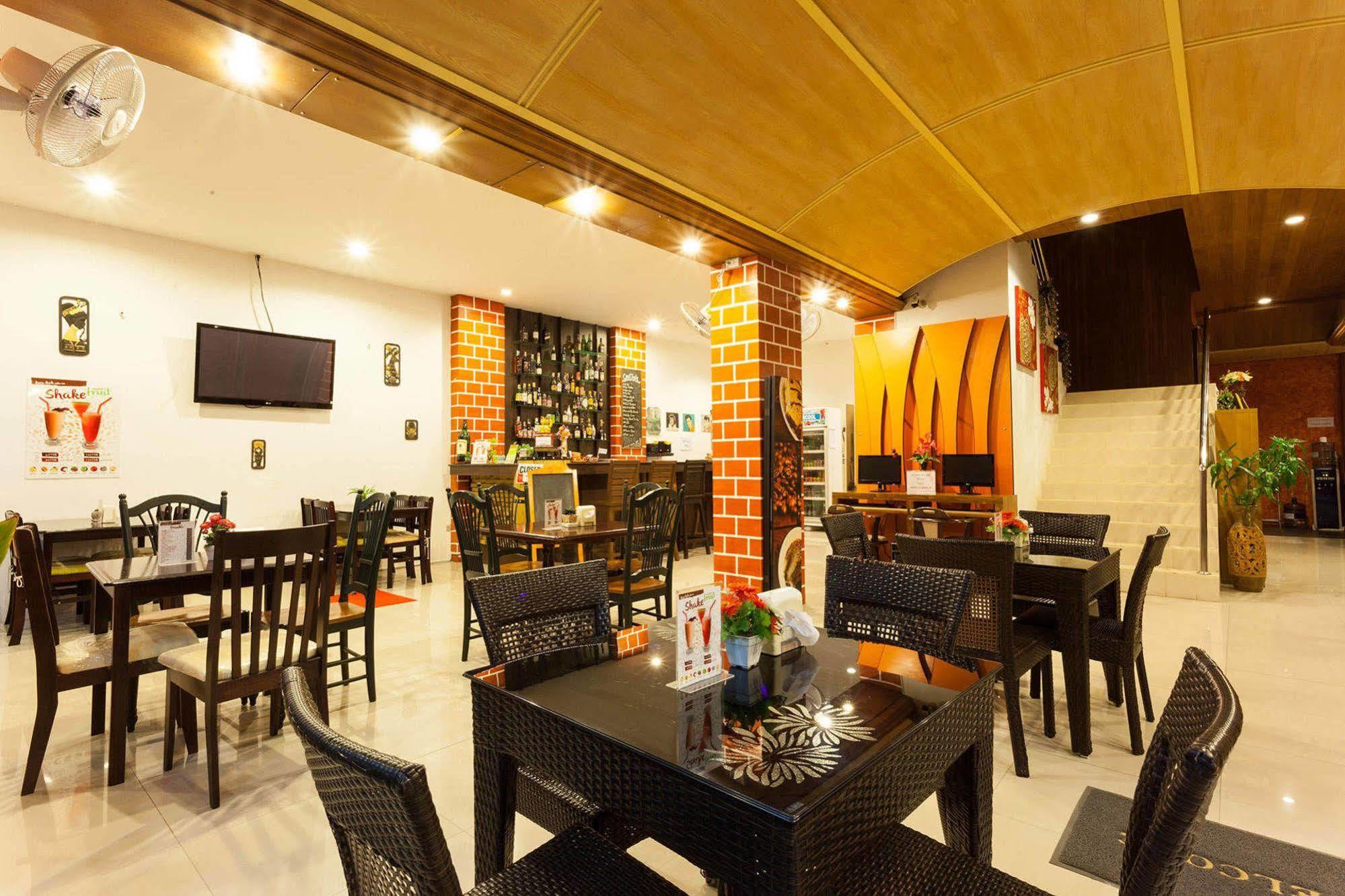 Larn Park Resortel Patong Exterior foto