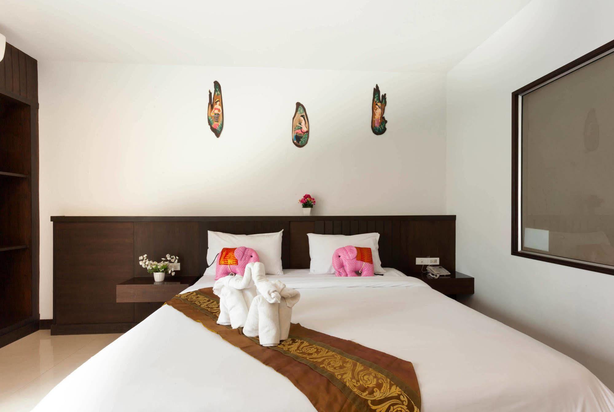 Larn Park Resortel Patong Exterior foto
