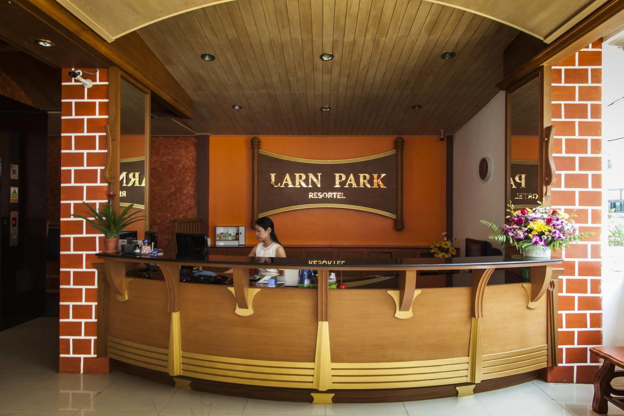 Larn Park Resortel Patong Exterior foto
