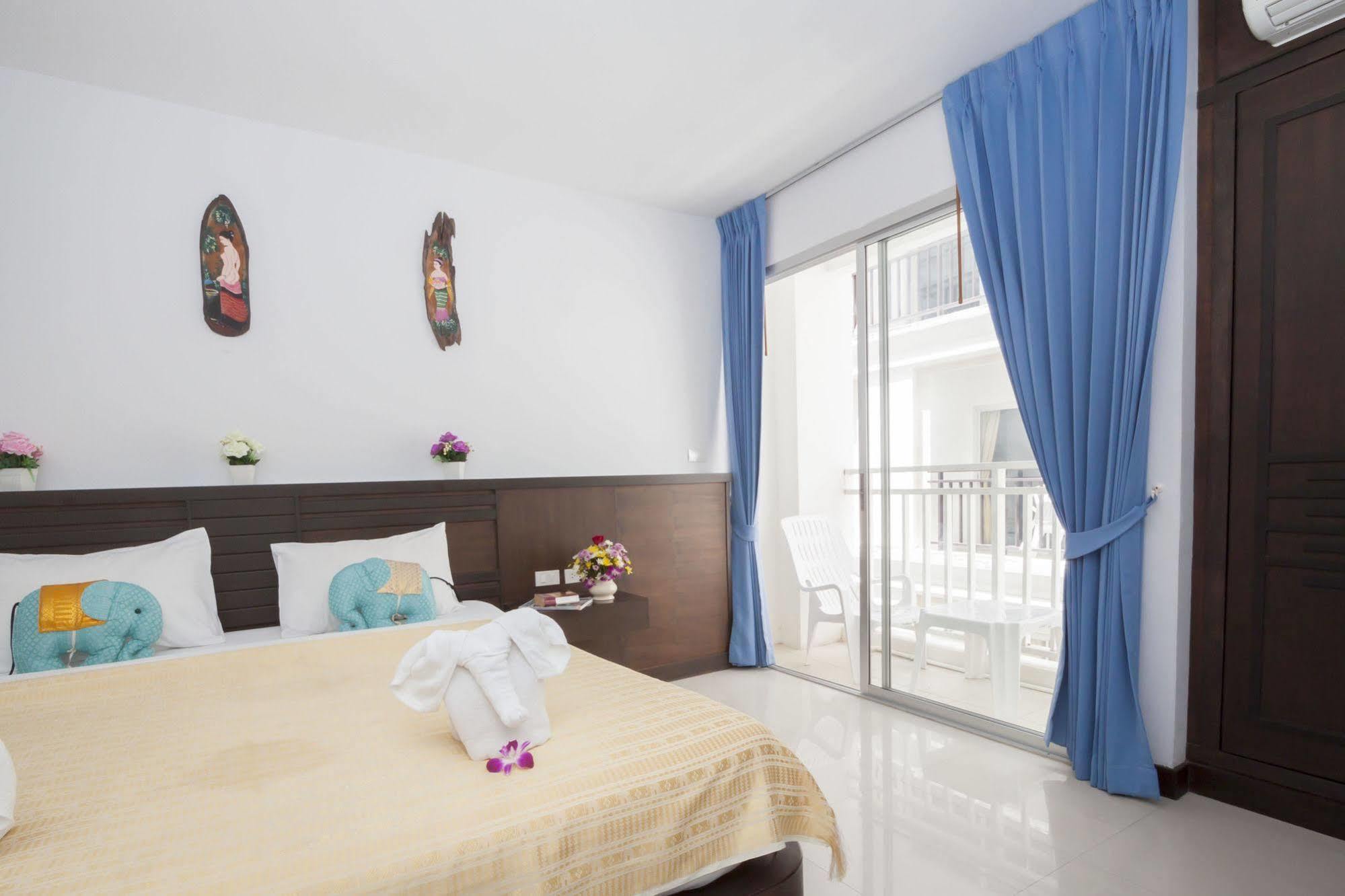 Larn Park Resortel Patong Exterior foto