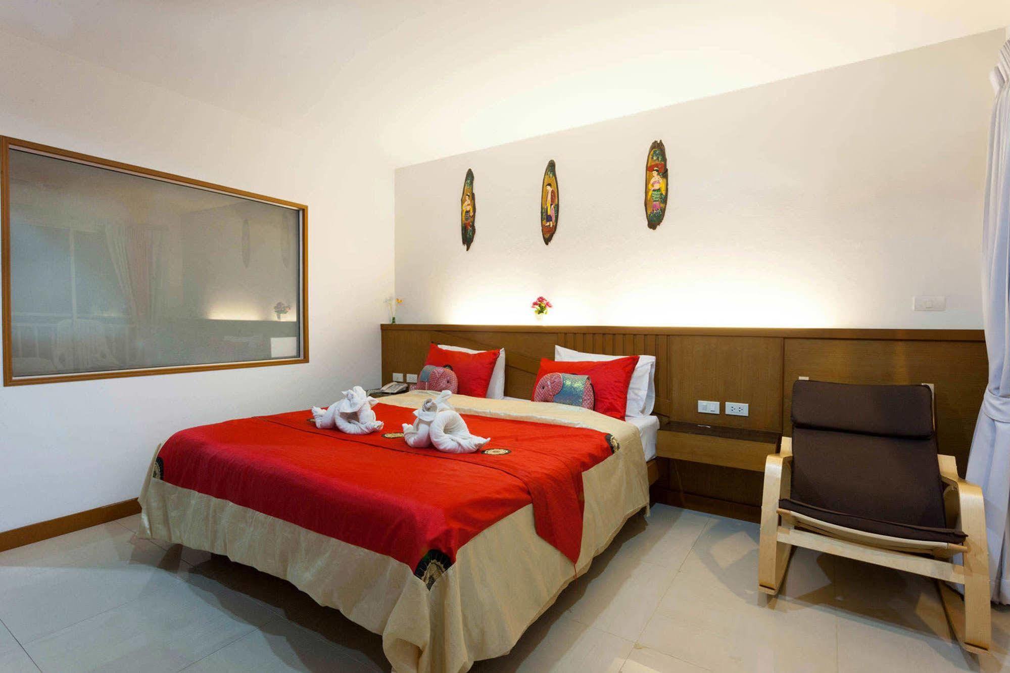 Larn Park Resortel Patong Exterior foto